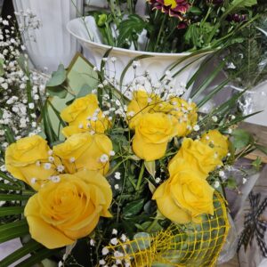 Buchet cu 11 trandafiri galbeni